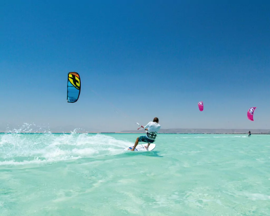 Les 15 meilleures activités nautiques à pratiquer à Tahiti et en Polynésie Française, le kite surf