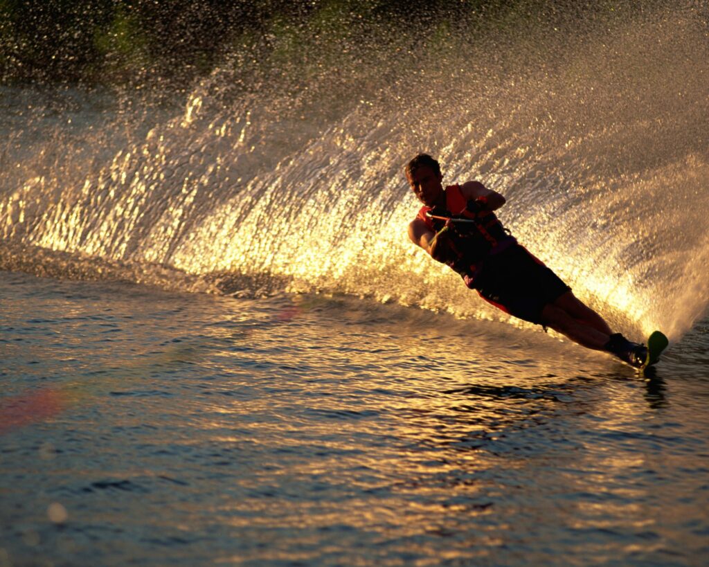 Les 15 meilleures activités nautiques à pratiquer à Tahiti et en Polynésie Française, le ski nautique