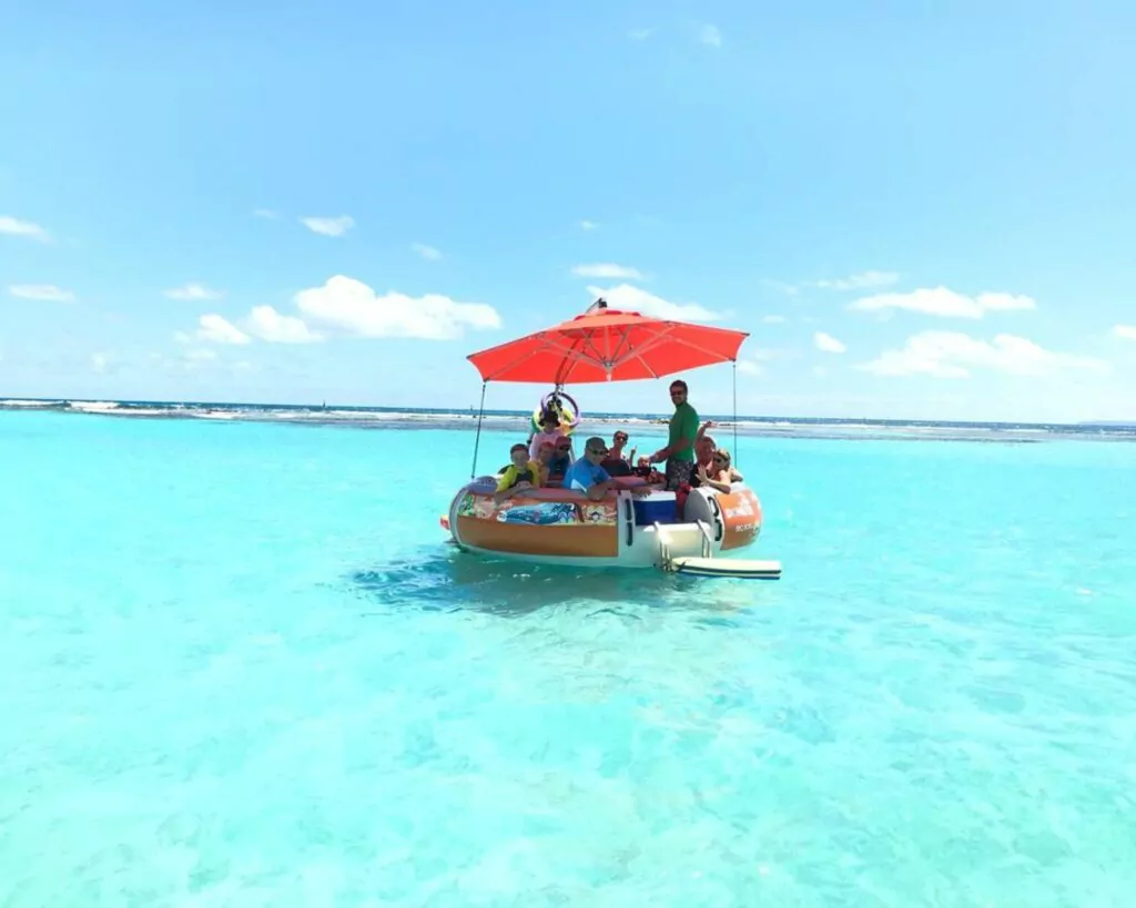 Les 15 meilleures activités nautiques à pratiquer à Tahiti et en Polynésie Française, le donuts boat