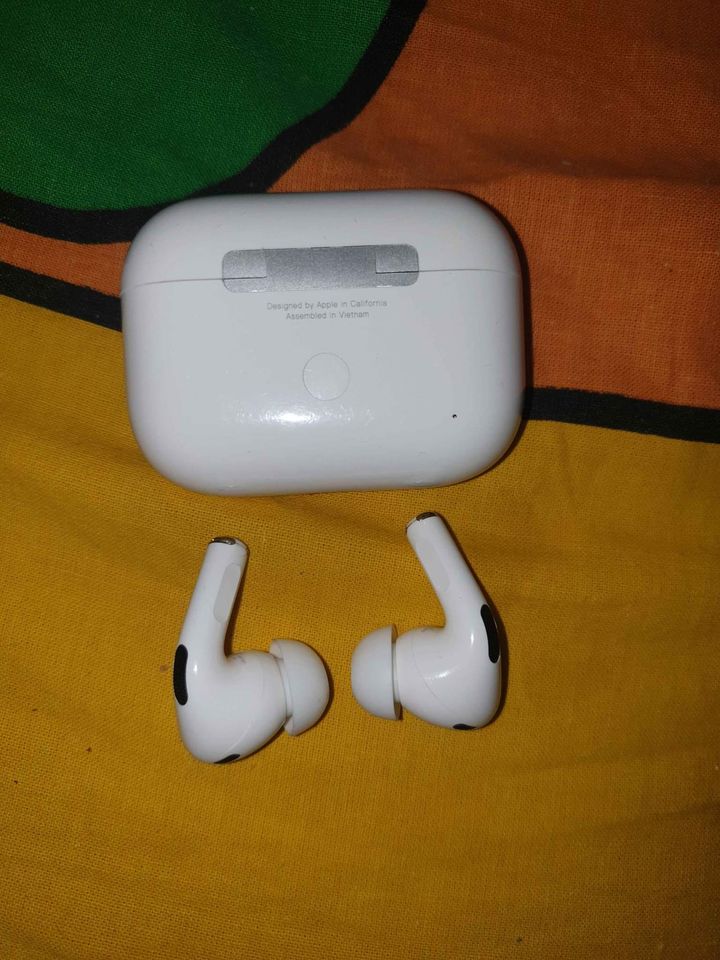 A VENDRE Air Pods Pro 2 Très Bon état Pacific Good Deal